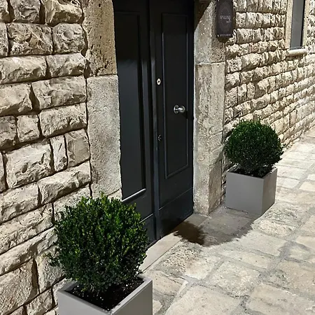 Apollonia モドゥーニョ